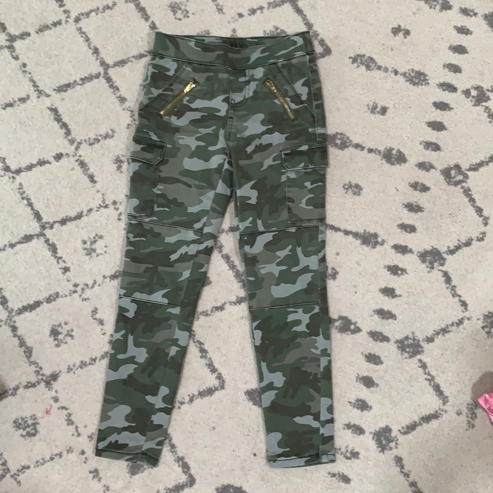 Girls camouflage pants Justice sz 7
